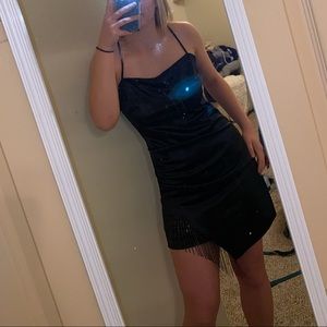 silky guess dress. size M. perfect for any occasion.